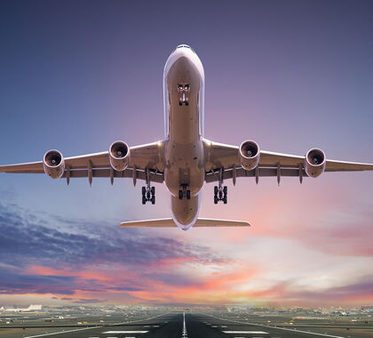 Startendes Flugzeug